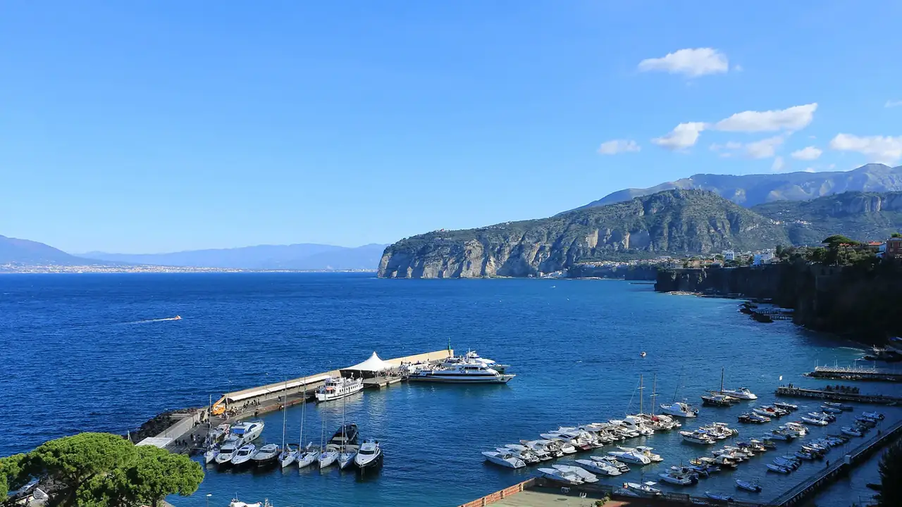 Il porto di Marina di Puolo visto dall’alto
